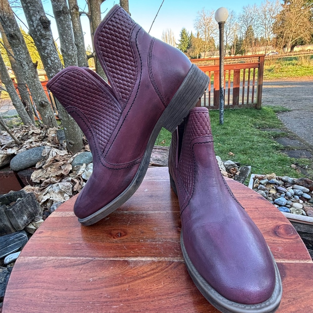 Roan Size 9.5 Women's Leather Ankle Boots. Very Soft Leather! - Picture 6 of 10